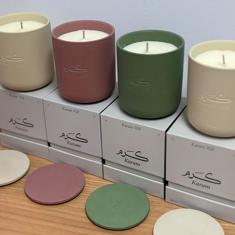 AIKUN Cheap Price Soy Wax Luxury Fragrance Candles Home Decor Ceramic Jar White Barn Scented Candles Private Label
