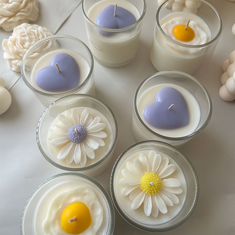 2025 Hot Selling Customizable Elegant Daisy Soy Wax Exquisite Glass Candles for Home Decoration
