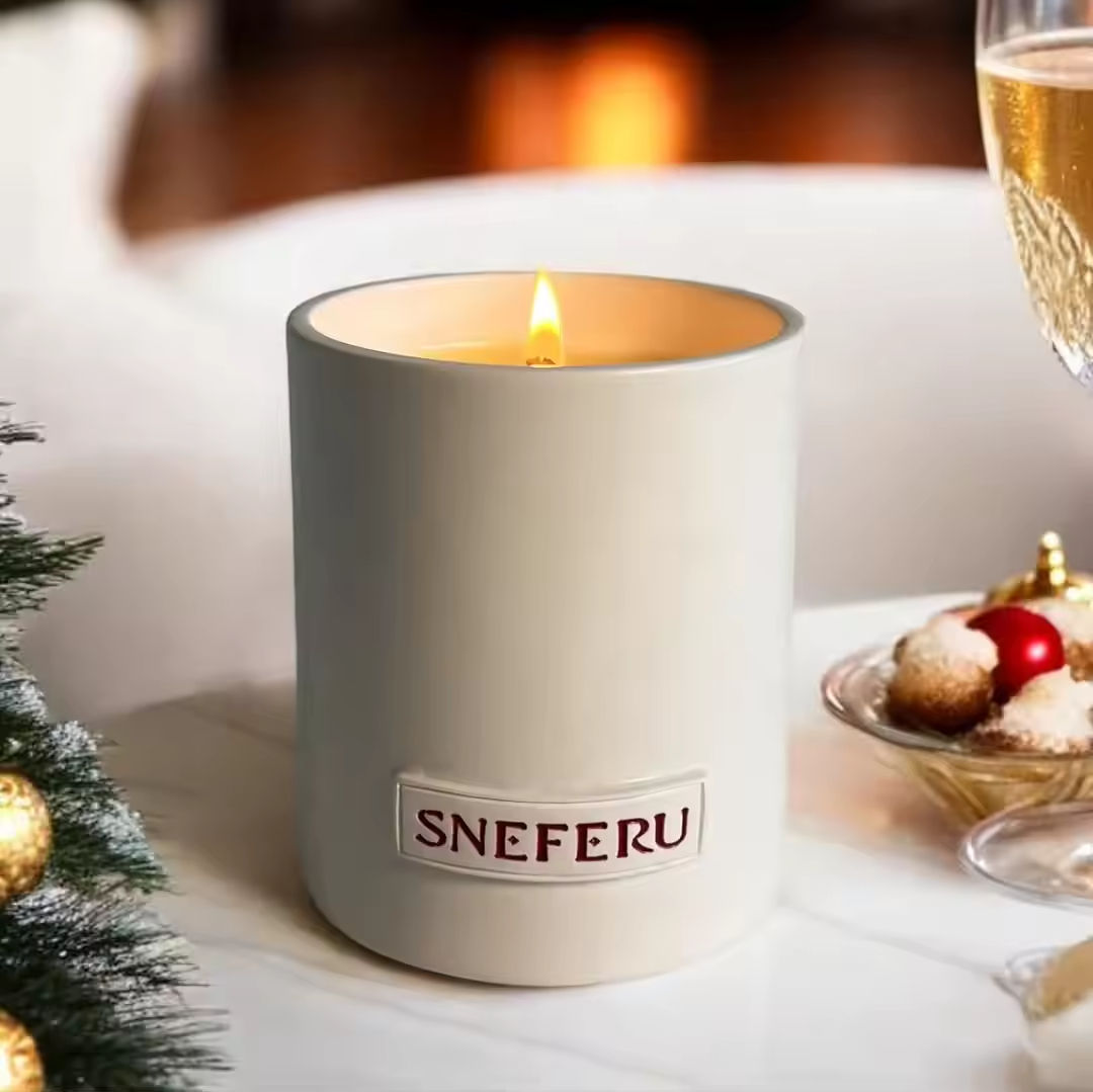AIKUN Wholesale Customized Luxury Ceramic Jar Soy Wax Scented Candles Embossed logo Handmade Aromatherapy Scented Candle