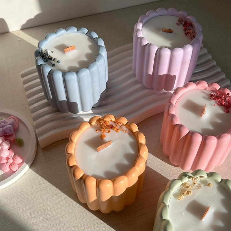 AIKUN Luxury Home Decor Custom Design Handmade Fragrance Aroma Aromatherapy Scented Soy Wax Ceramic Container Wedding Gift