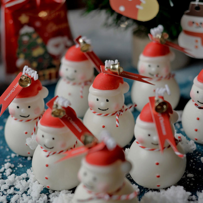 AIKUN Christmas Snowman New Arrival Creative Handmade Aromatic Atmosphere Candle Gift Christmas Party Decor Scented Candles
