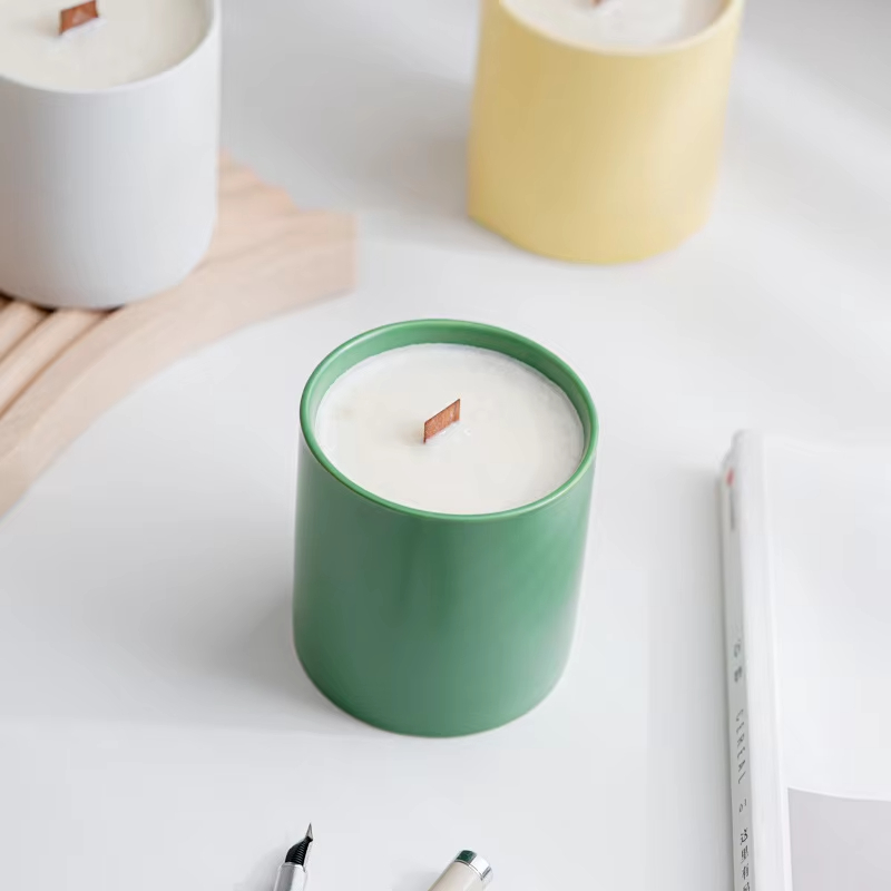 Fresh Large Capacity Luxurious Retro Wood Core Aromatic Soy Wax Scent Candles Factory Price Ceramic Jar