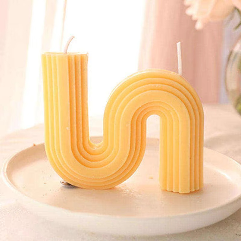 AIKUN Hot Selling Irregular Shaped Twisted Geometric Soy Wax Scented Candles for Diwali and Easter Occasions