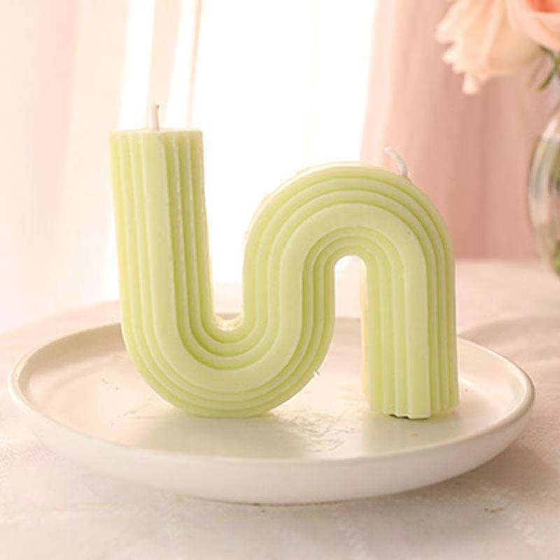 AIKUN Hot Selling Irregular Shaped Twisted Geometric Soy Wax Scented Candles for Diwali and Easter Occasions