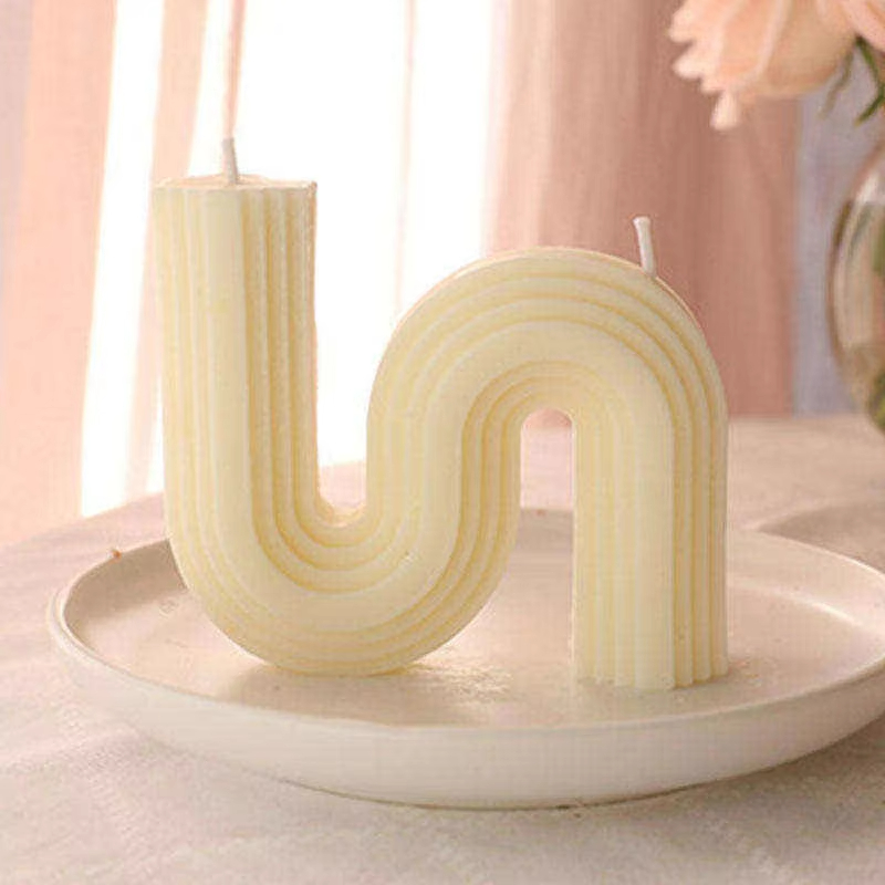 AIKUN Hot Selling Irregular Shaped Twisted Geometric Soy Wax Scented Candles for Diwali and Easter Occasions