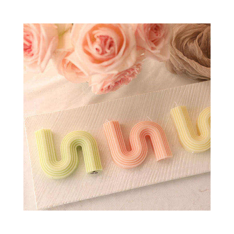 AIKUN Hot Selling Irregular Shaped Twisted Geometric Soy Wax Scented Candles for Diwali and Easter Occasions