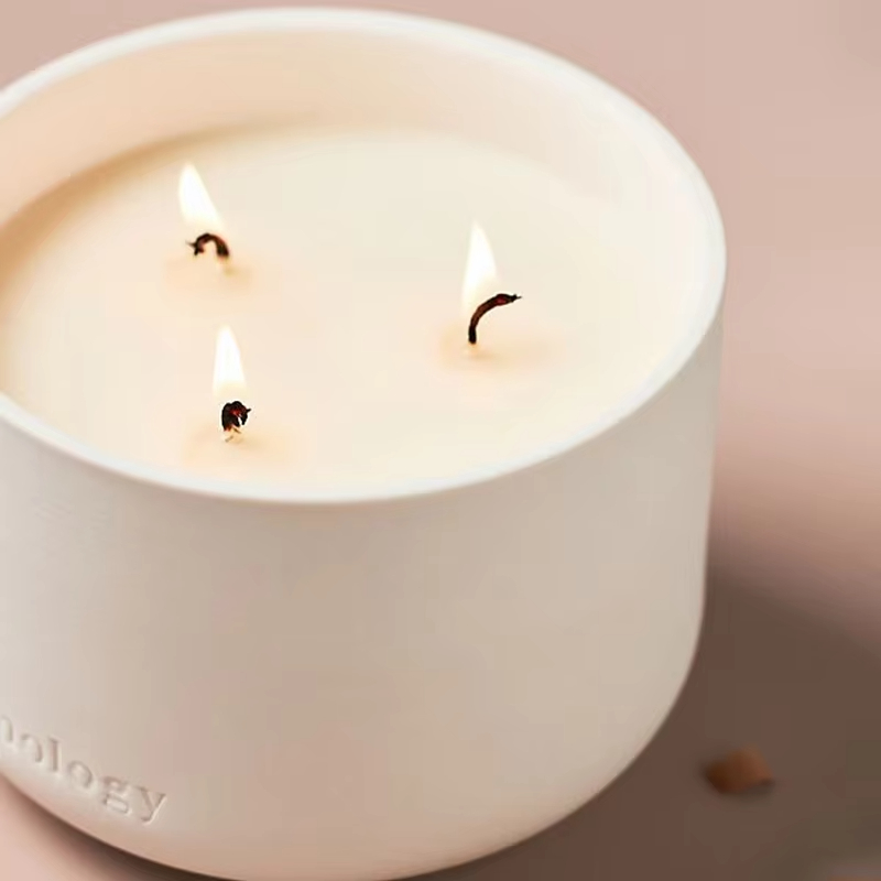 AIKUN Luxurious Natural Soy Wax Air Purifying Handmade Ceramic Jar Large Size Reusable Relaxing Fragrance Aroma Candle