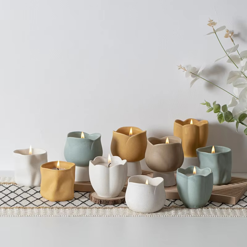 AIKUN Wholesale Aromatherapy Porcelain Jars Unique Shape Candle Vessels Scented Soy Wax Candle for Decor