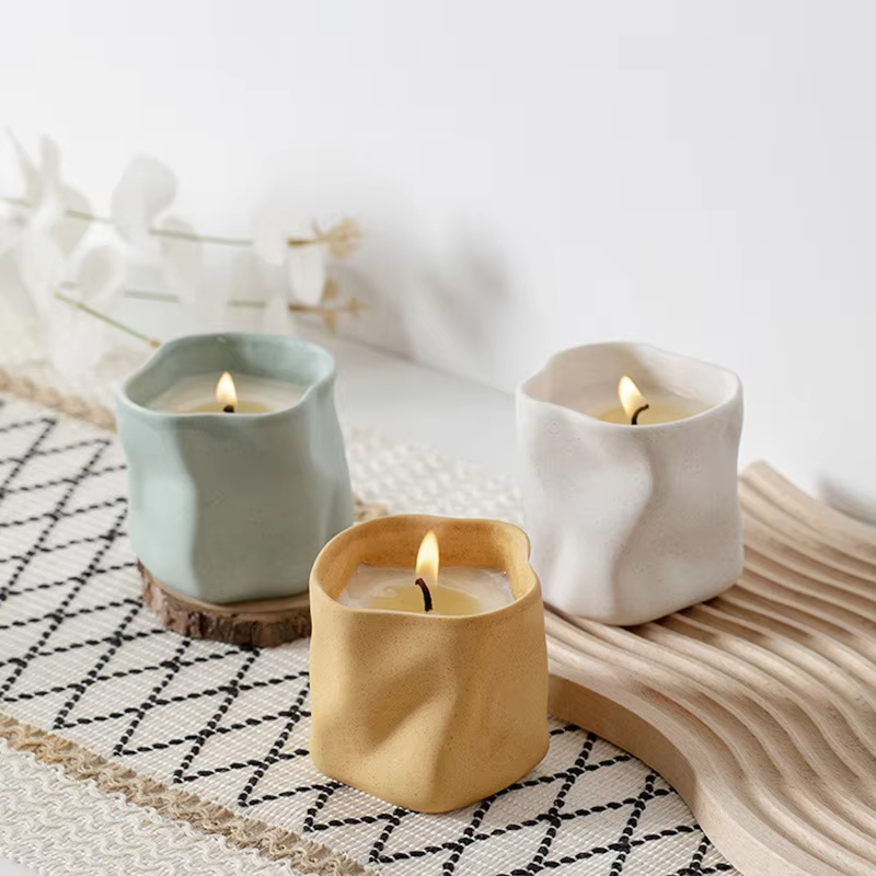 AIKUN Wholesale Aromatherapy Porcelain Jars Unique Shape Candle Vessels Scented Soy Wax Candle for Decor