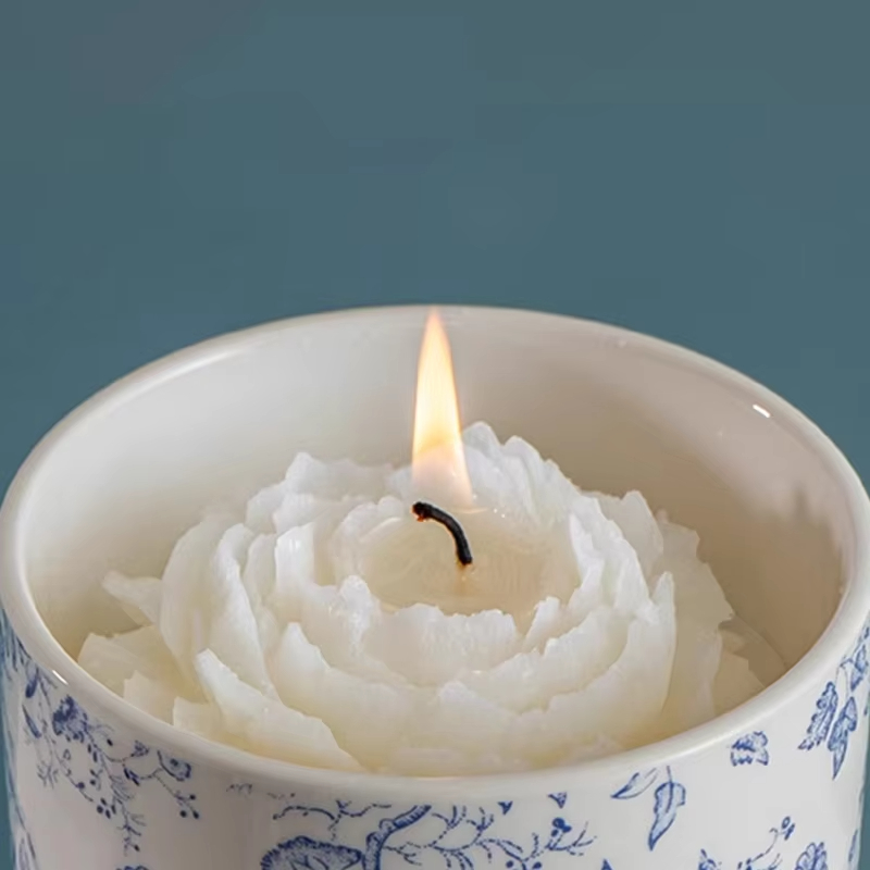 Wholesale Luxury Blue White Porcelain Ceramic Jar Decorative Soy Wax Candles Private Label Home Decor Gift