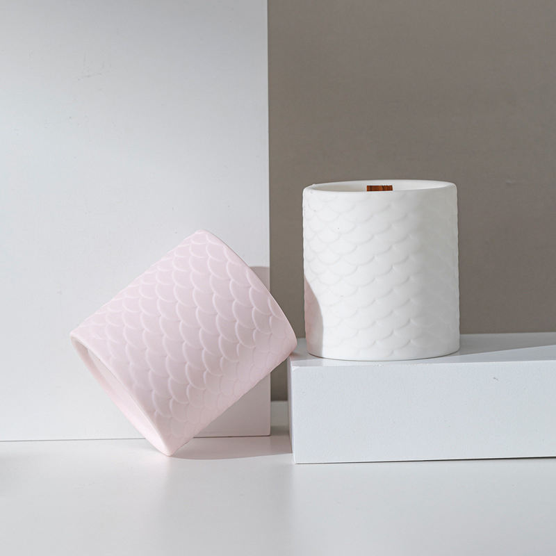 Ceramic Porcelain Private Label Logo Candles Elegant Luxury Embossed Fragrance Aroma Aromatherapy Scented Soy Wax Candles