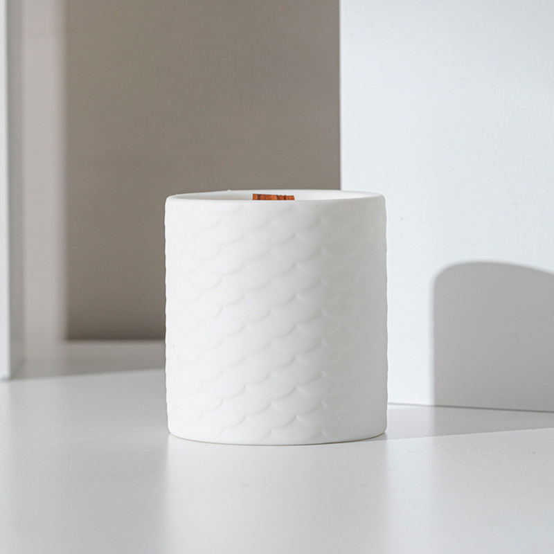 Ceramic Porcelain Private Label Logo Candles Elegant Luxury Embossed Fragrance Aroma Aromatherapy Scented Soy Wax Candles