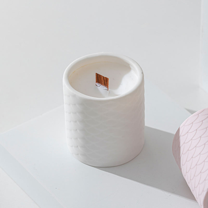Ceramic Porcelain Private Label Logo Candles Elegant Luxury Embossed Fragrance Aroma Aromatherapy Scented Soy Wax Candles