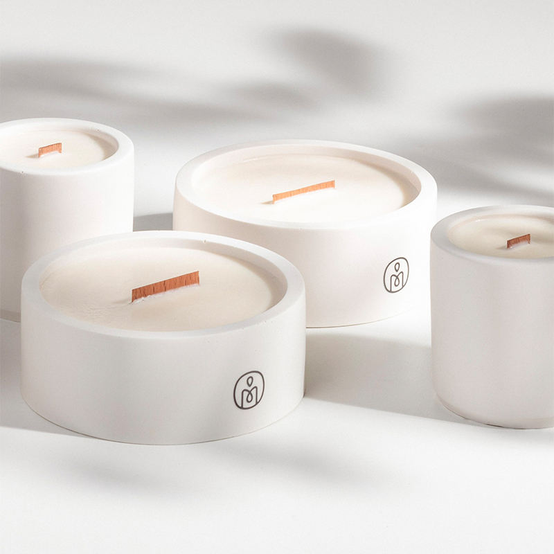 Wholesale Custom Brand Design Simple Style White Ceramic Jar Candle Holders Natural Soy Wax Candles Luxury Scented Candles