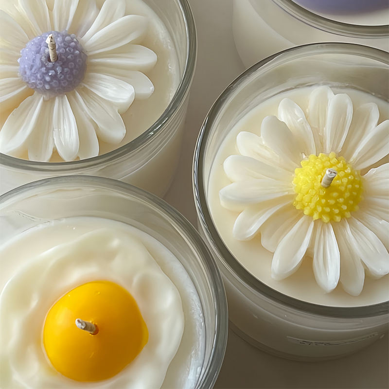 2025 Hot Selling Customizable Elegant Daisy Soy Wax Exquisite Glass Candles for Home Decoration