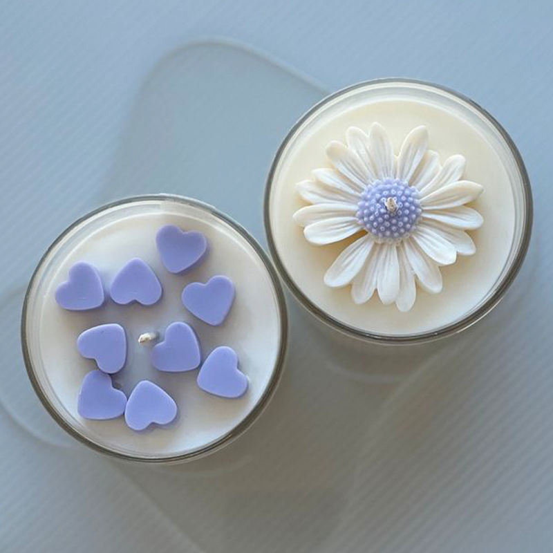 2025 Hot Selling Customizable Elegant Daisy Soy Wax Exquisite Glass Candles for Home Decoration