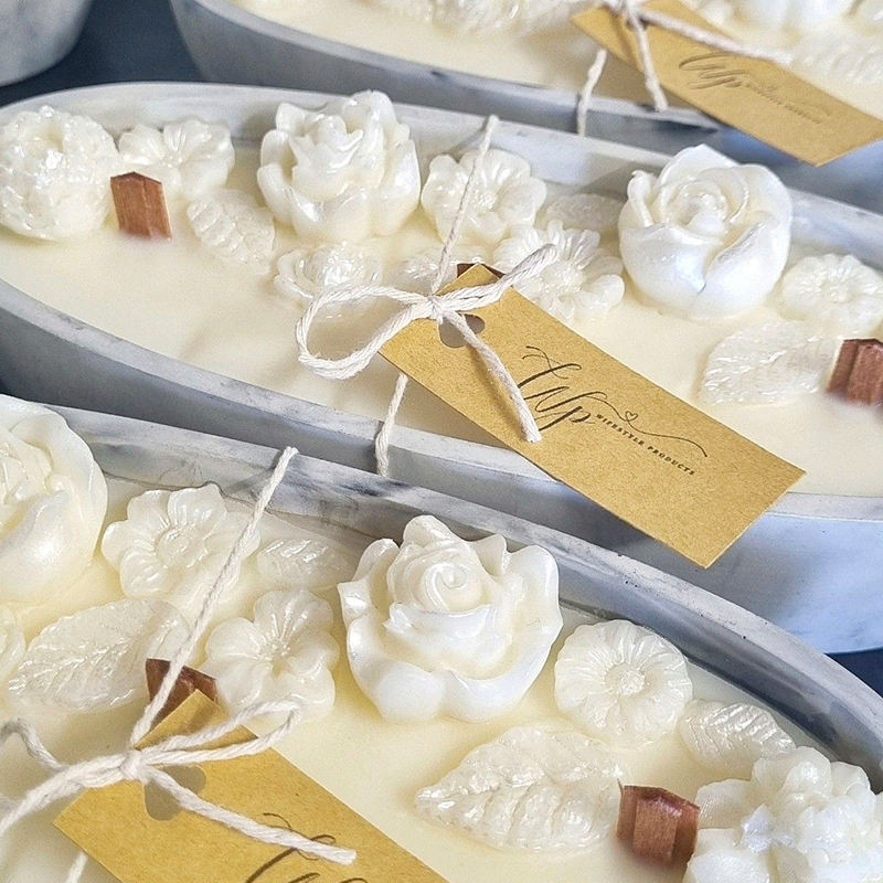 AIKUN Hot-selling Soy Wax Luxury Delicate Ceramic Candle with Wood Core and Flowers Decorations for Wedding & Events