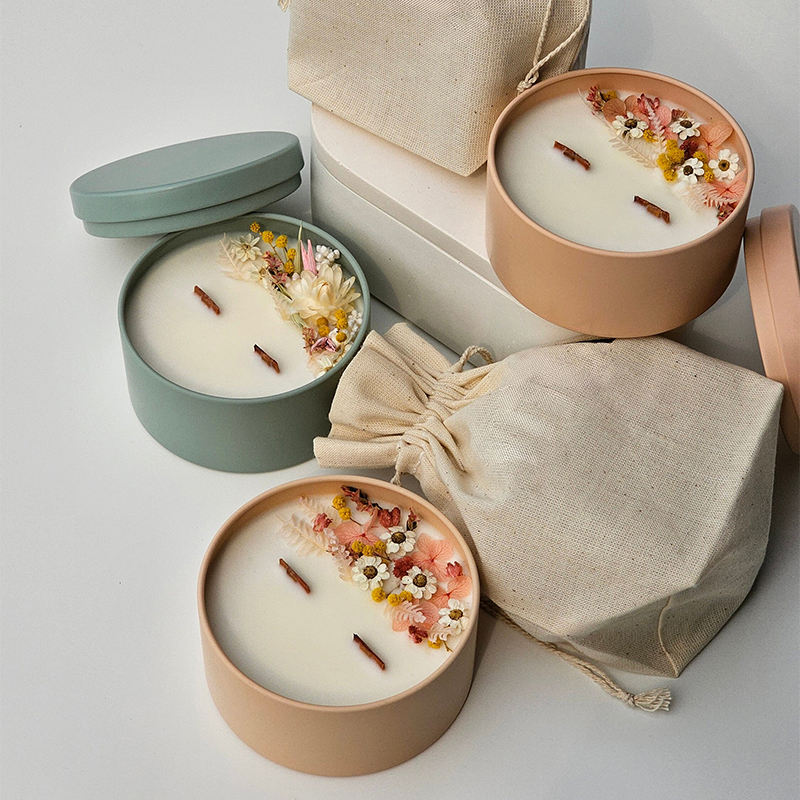 Aikun Wholesale Home Decoration Birthday Present Tin Jar Dried Flowers Organic Essential Oil Soy Wax Scented Candles