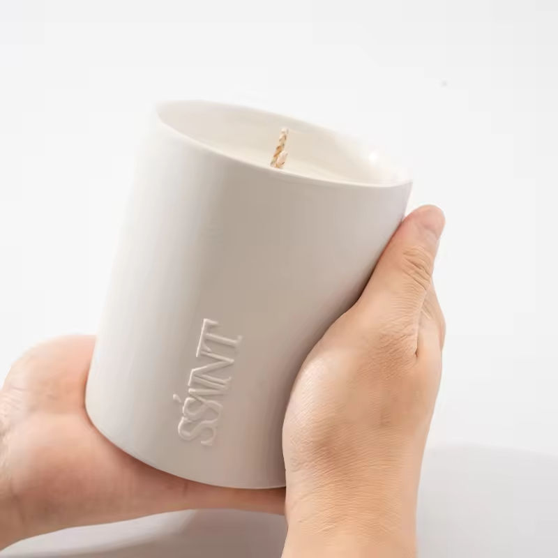 AIKUN Wholesale Customized Luxury Ceramic Jar Soy Wax Scented Candles Embossed logo Handmade Aromatherapy Scented Candle