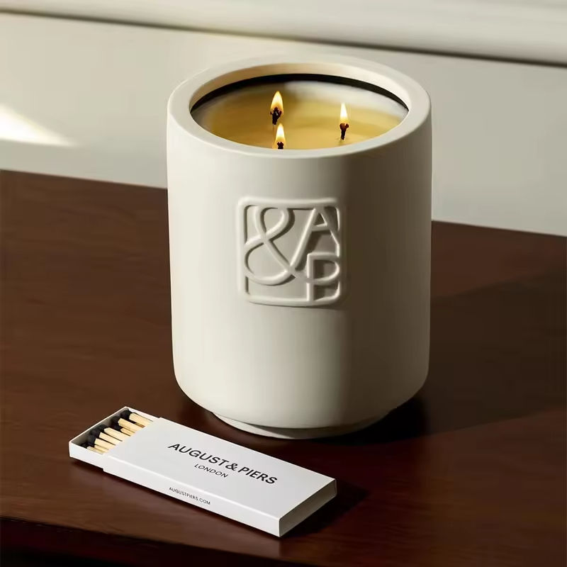 AIKUN Wholesale Customized Luxury Ceramic Jar Soy Wax Scented Candles Embossed logo Handmade Aromatherapy Scented Candle