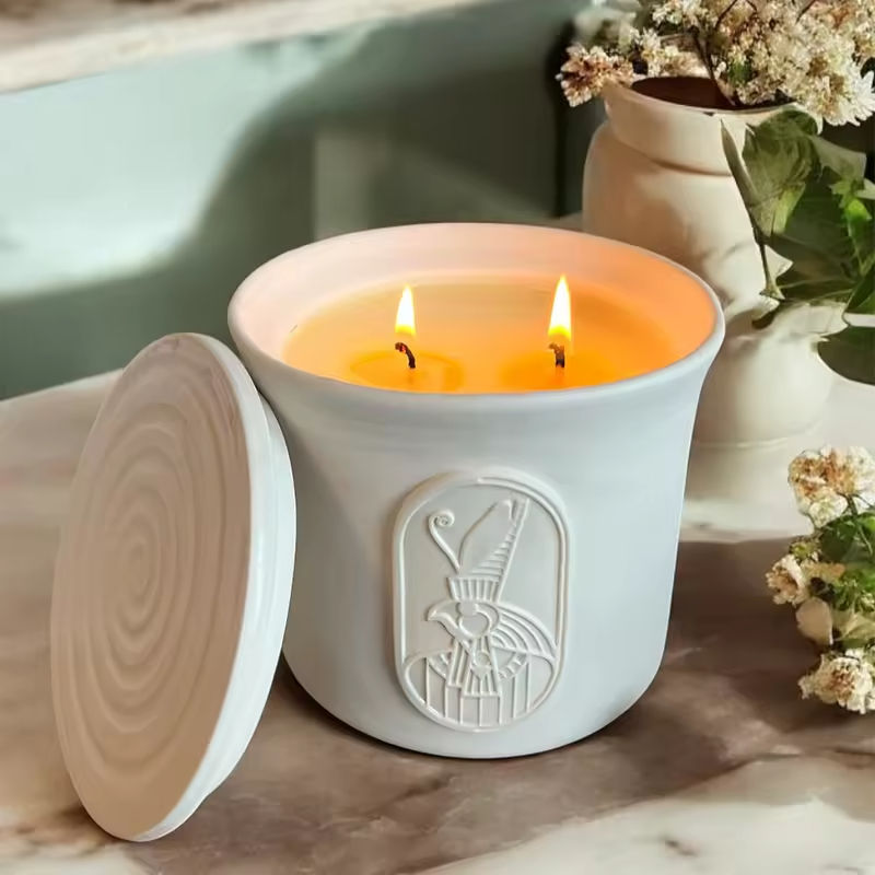 AIKUN Wholesale Customized Luxury Ceramic Jar Soy Wax Scented Candles Embossed logo Handmade Aromatherapy Scented Candle