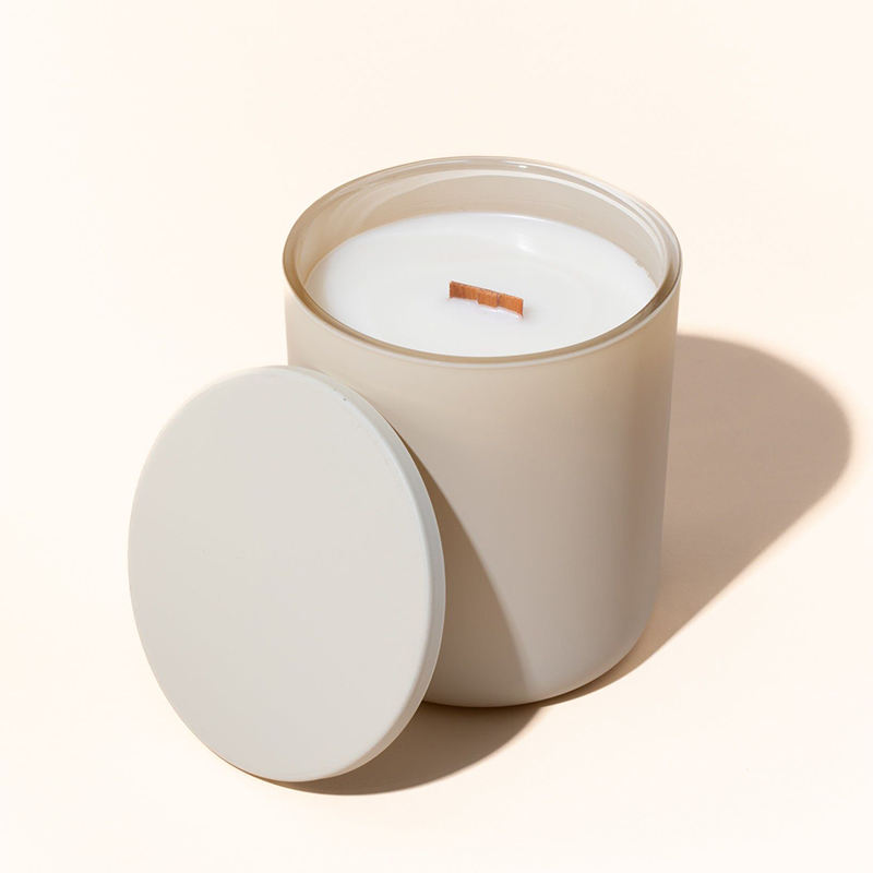 AIKUN Custom Label Sustainable Soy Wax Rich Aromatic Factory Direct Candle for Spa Relaxation Hotel Scented Candle