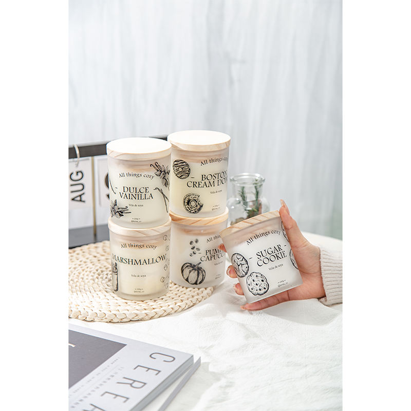AIKUN Custom Luxury Organic Private Label Logo Scented Soy Wax Candles With Lid and Boxes Packaging