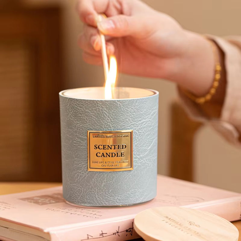 AIKUN Eco Friendly Private Label Natural Soy Wax Aromatherapy Candle for Meditation Yoga Bedroom Candle