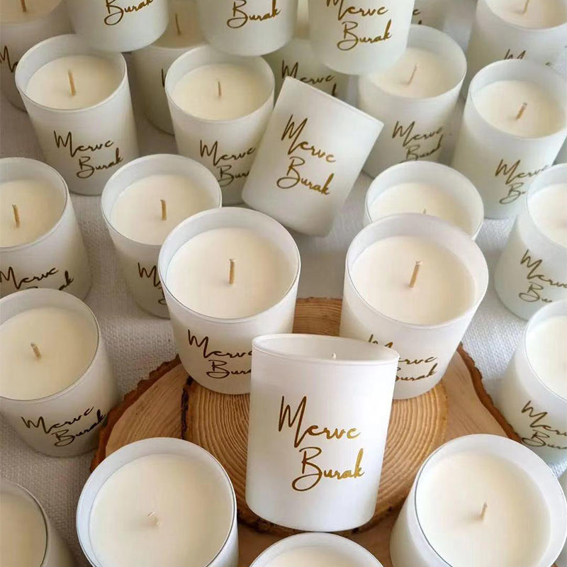 Aikun Wholesale Luxury Private Label Soy Wax Scented Oil Fragrance Candles With Dried Flowers and Crystal