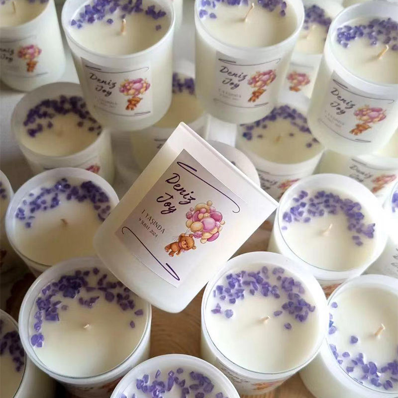 Aikun Wholesale Luxury Private Label Soy Wax Scented Oil Fragrance Candles With Dried Flowers and Crystal