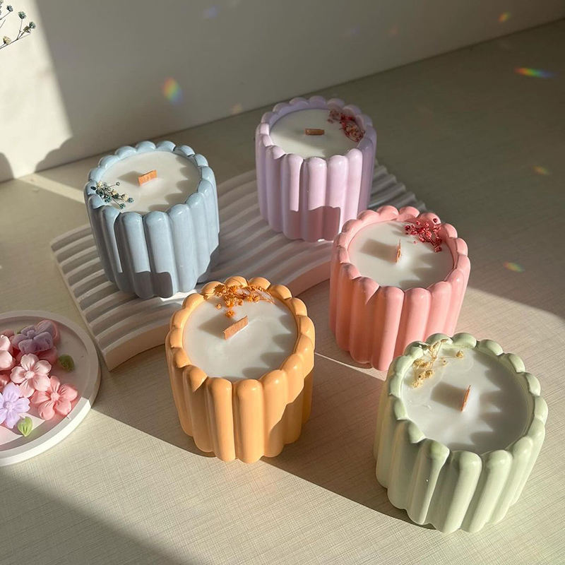 AIKUN Luxury Home Decor Custom Design Handmade Fragrance Aroma Aromatherapy Scented Soy Wax Ceramic Container Wedding Gift