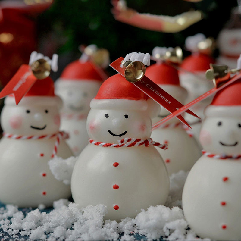 AIKUN Christmas Snowman New Arrival Creative Handmade Aromatic Atmosphere Candle Gift Christmas Party Decor Scented Candles