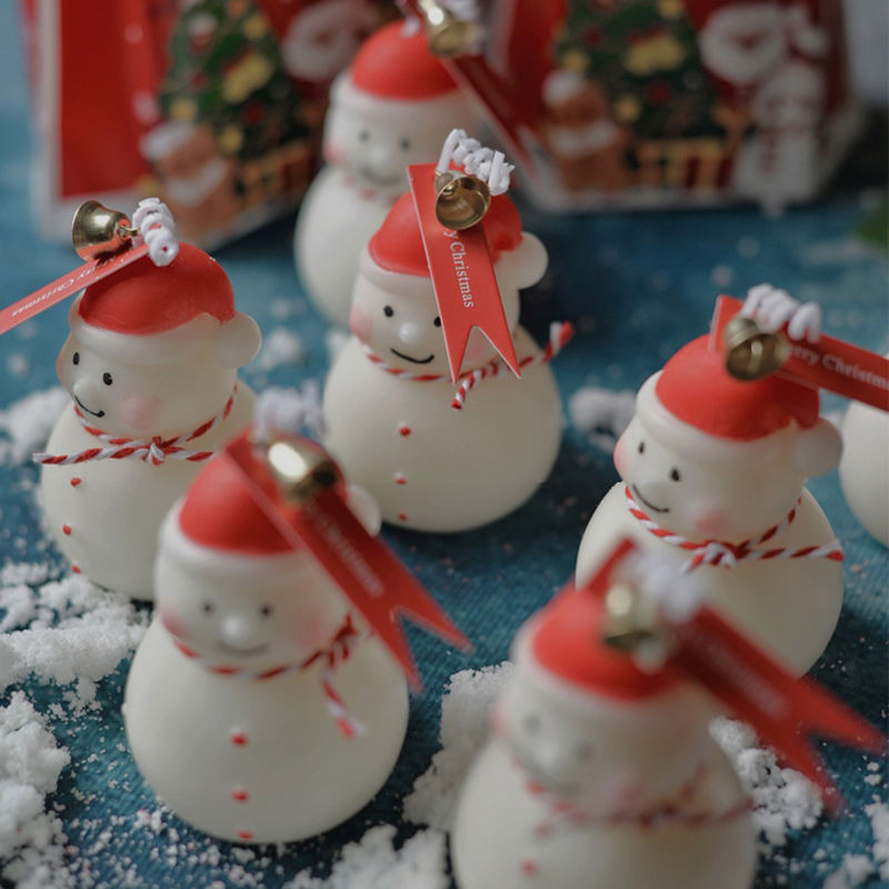 AIKUN Christmas Snowman New Arrival Creative Handmade Aromatic Atmosphere Candle Gift Christmas Party Decor Scented Candles