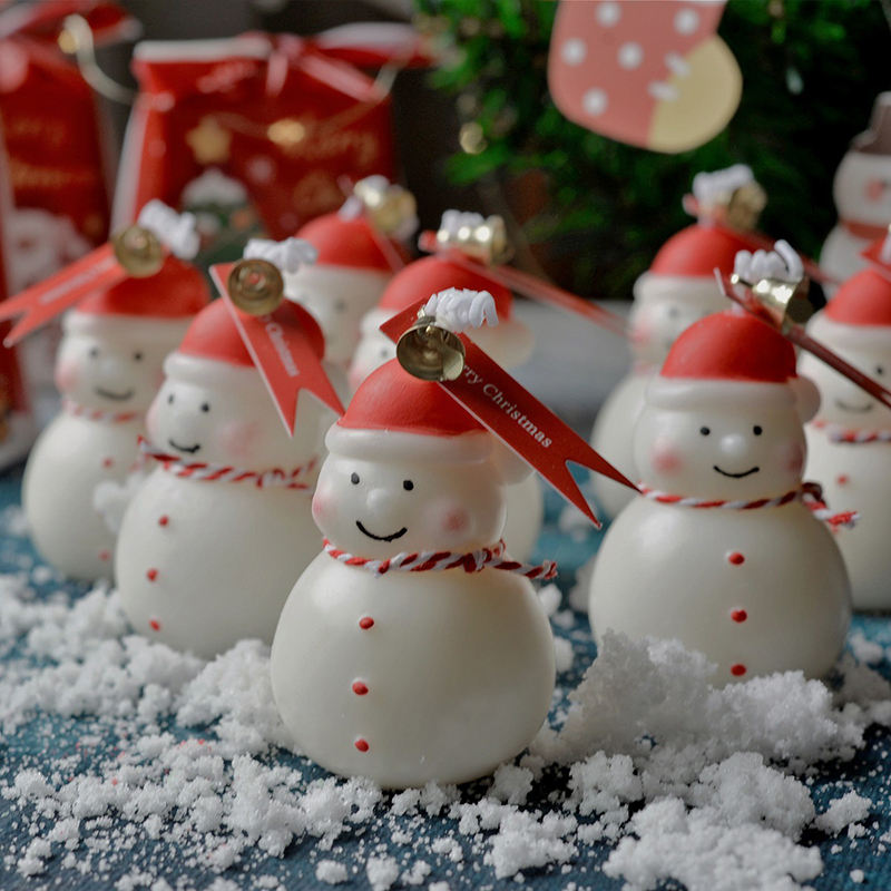 AIKUN Christmas Snowman New Arrival Creative Handmade Aromatic Atmosphere Candle Gift Christmas Party Decor Scented Candles