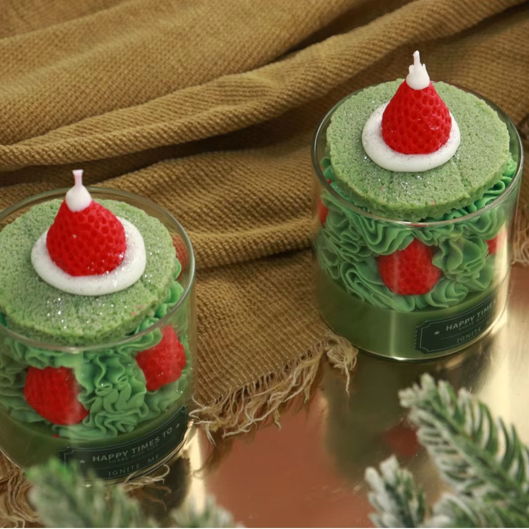 AIKUN Customization Strawberry Matcha Cake Christmas Scented Candle for Restaurant Decoration