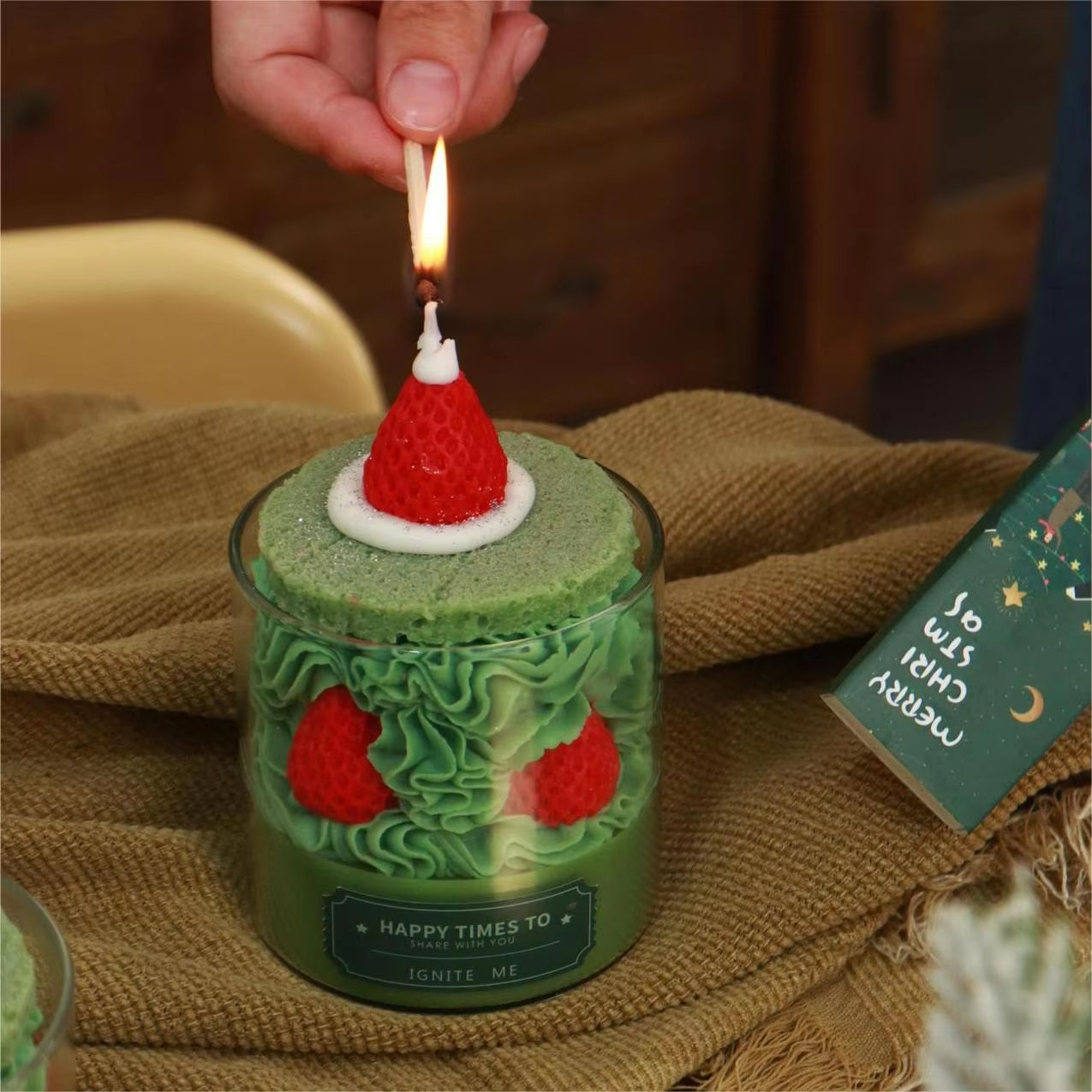 AIKUN Customization Strawberry Matcha Cake Christmas Scented Candle for Restaurant Decoration