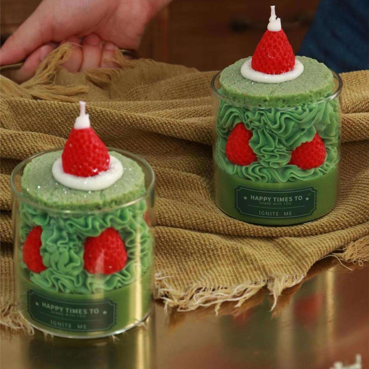AIKUN Customization Strawberry Matcha Cake Christmas Scented Candle for Restaurant Decoration