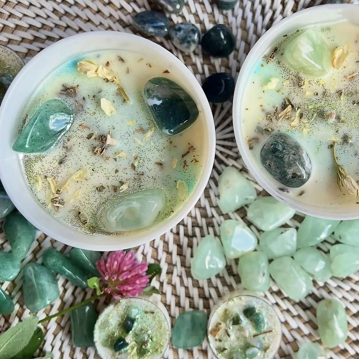 AIKUN Hand Poured Decorative Container Box Customized Logo Fragrance Custom Crystal Scented Candle for Relaxation