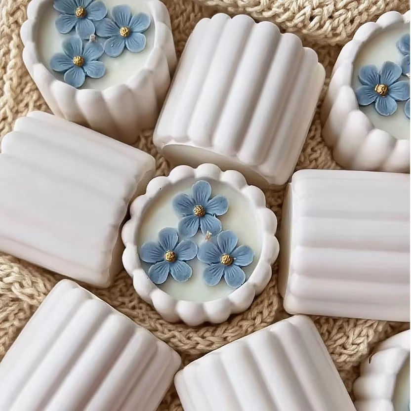 AIKUN Luxury Soy Wax Label Personalized Box Fragrance Custom Ceramic Scented Candles for Home Decor