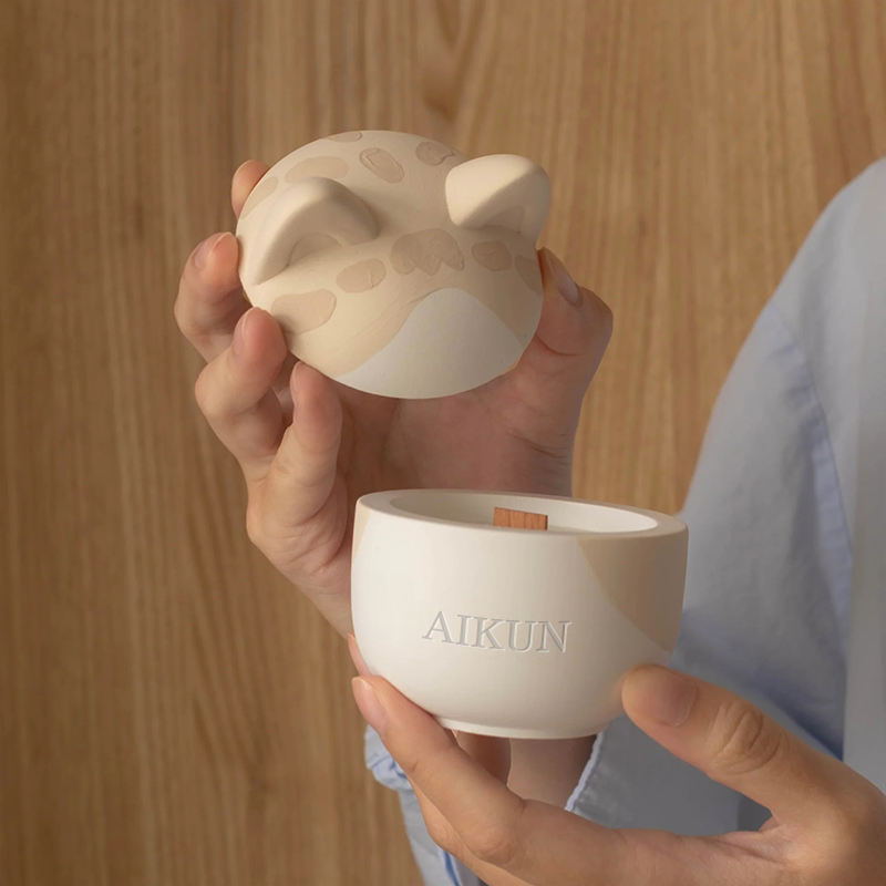 AIKUN Hand Poured Natural Wax Cat Desgin Ceramic Jar Aromatherapy Candle for Hotel Reception Party Decorative