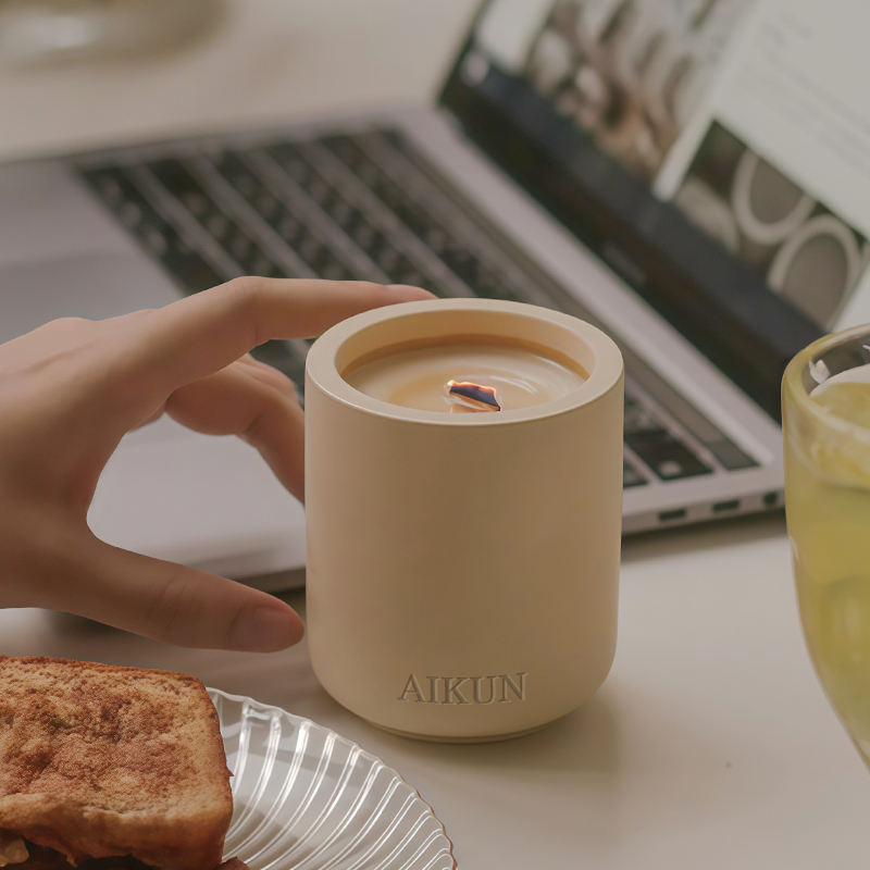 AIKUN Long Lasting Soy Wax Fragrance Ceramic Jar Aroma Candles for Bedroom Aromatherapy Spa