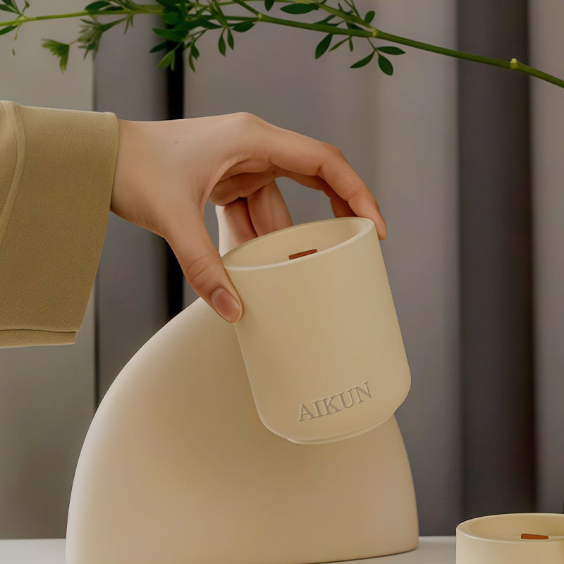 AIKUN Long Lasting Soy Wax Fragrance Ceramic Jar Aroma Candles for Bedroom Aromatherapy Spa