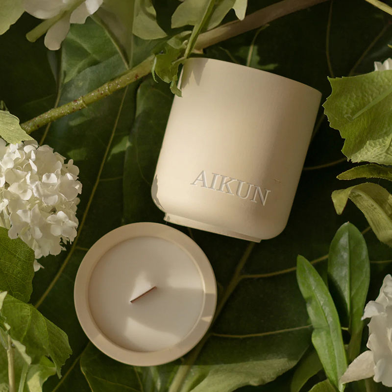 AIKUN Luxury Soy Wax Label Personalization Ceramic Jar Scented Candles for Home Decor Living Room Relaxation