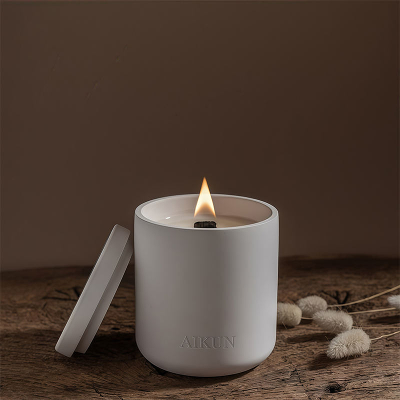 AIKUN Luxury Soy Wax Fragrance Design Personalized Ceramic Scented Candles for Home Decor Gift Wedding Spa