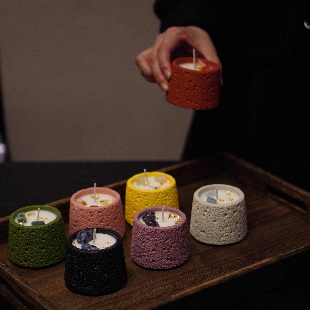 AIKUN Colorful Scent Variety Tin Design Aromatherapy Candle for Bathroom Relaxation Wellness Center