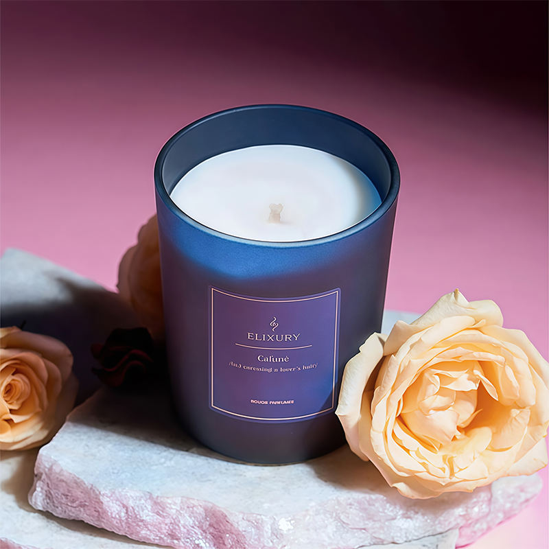 AIKUN Luxury Soy Wax Long Lasting Label Design Personalized Fragrance Scented Candles for Home Decoration